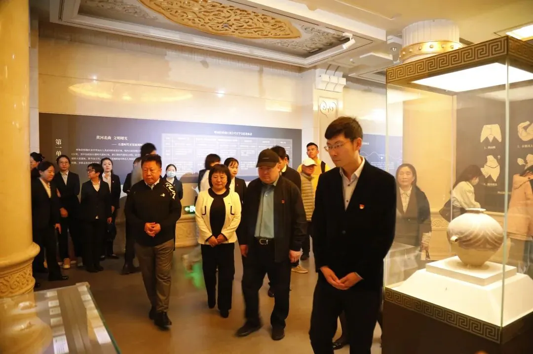 金融活水润北疆——自治区党委金融办、金融工委机关和内蒙古银行等单位举办铸牢中华民族共同体意识党日共建活动相关图片