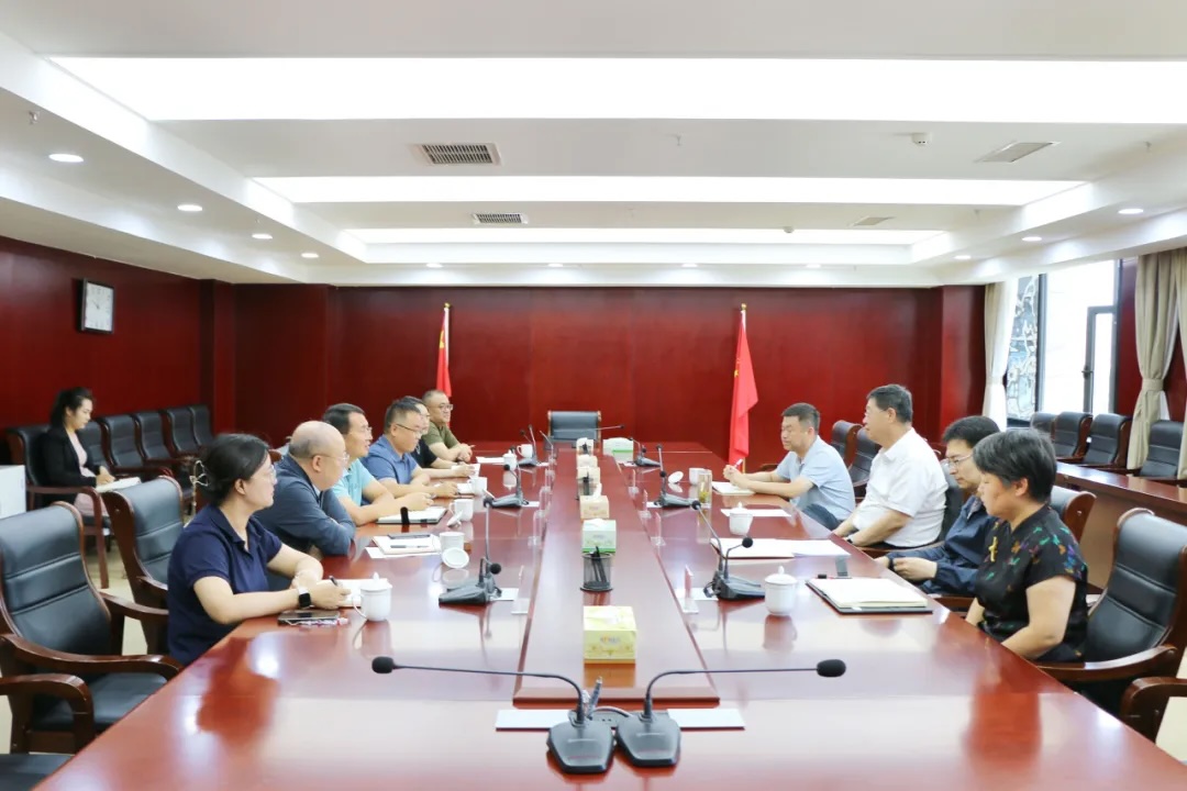 自治区党委金融办机关组织召开军转干部座谈会相关图片