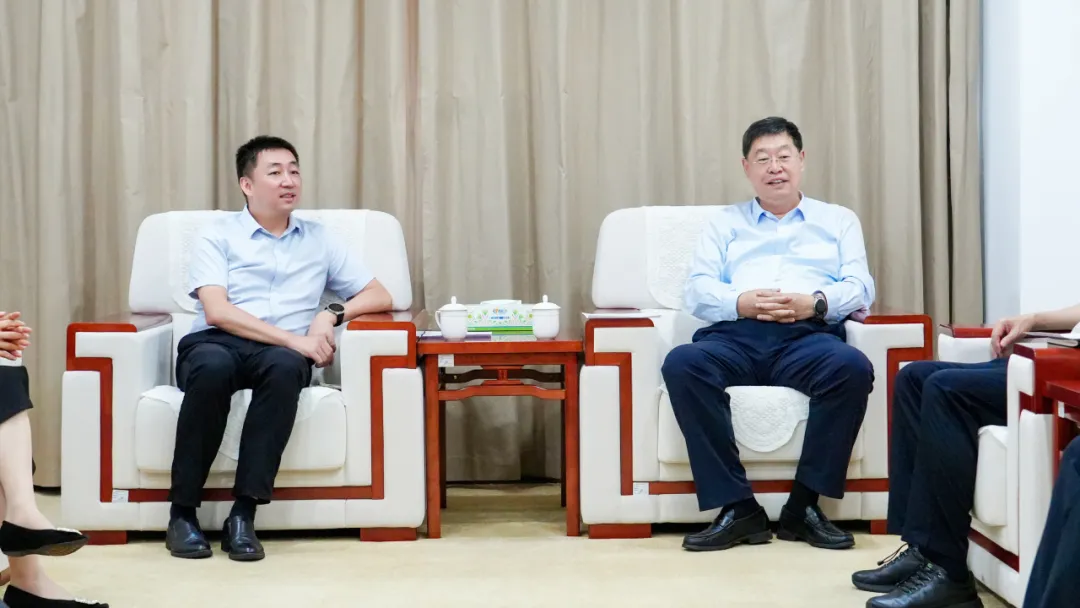 自治区党委金融办会见深圳新航线公司一行相关图片
